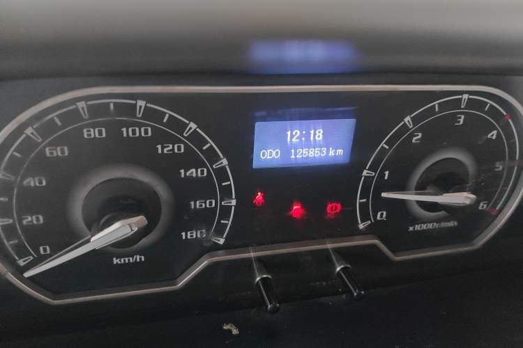 Used SAIC MAXUS Xintu V80 2019 2.5T Classic 6-Speed Manual Van Short Wheelbase Mid-Roof Design 2/3 Seats