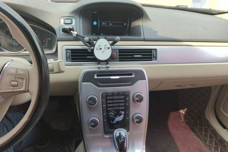 Used Volvo S80L 2014 2.0T T5 Intelligent Luxury Edition Audio And AC Panel