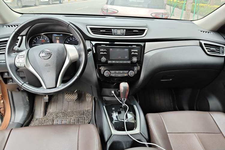 Used Nissan X-Trail 2015 2.0L CVT Comfort MAX Edition 2WD
