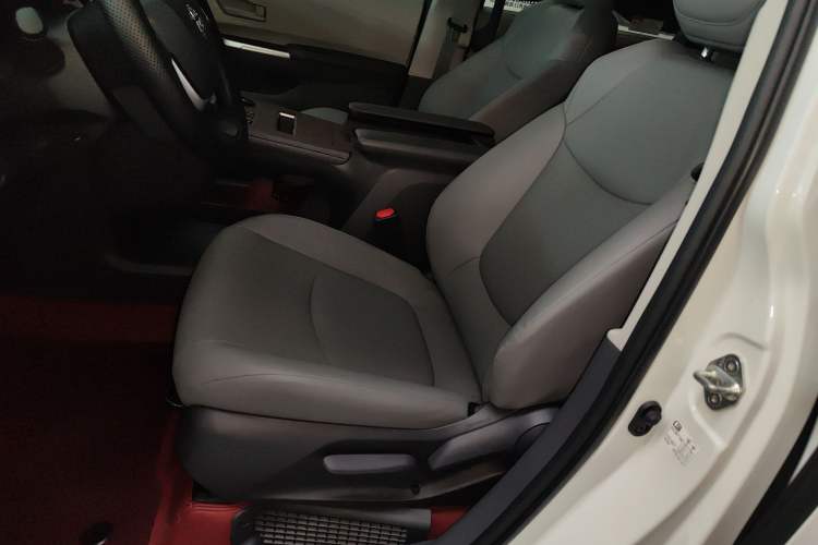 Used Toyota Granvia 2024 2.5L Hybrid Comfort Edition
