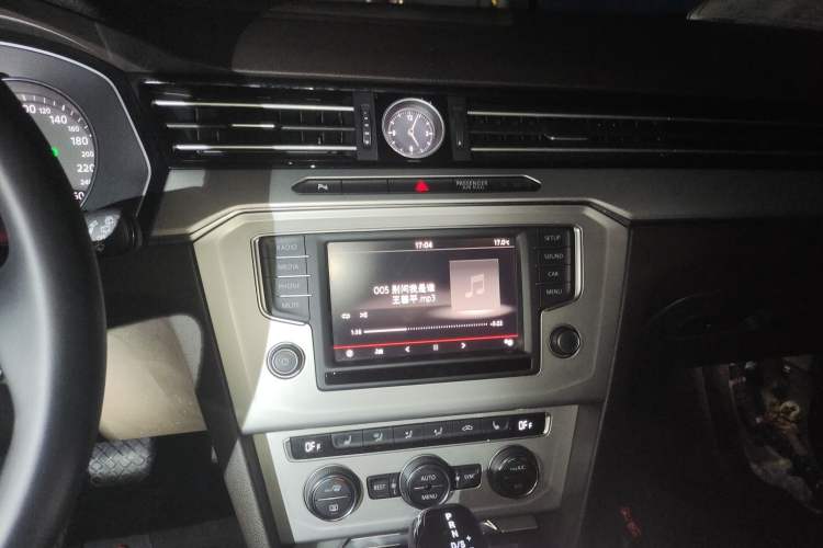 Used Volkswagen Variant 2016 280TSI Two-Wheel-Drive Comfort Edition Audio And AC Panel