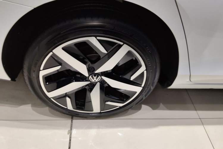 Used Volkswagen Lamando 2024 Lavida L 280TSI DSG Cool & Spicy Edition Right Rear Wheel Hub