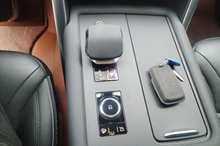 Used Land Rover Discovery 2024 360 PS S
