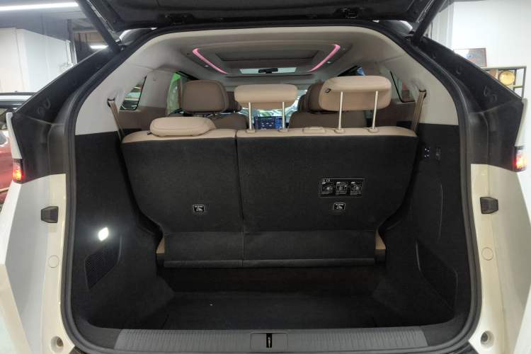 Used XPeng X9 2025 702 Four-Wheel Drive High-Performance Max
