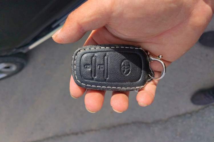 Used Toyota Highlander 2018 2.0T Two-Wheel-Drive Luxury Edition 7 Seats Emission Standard China V
