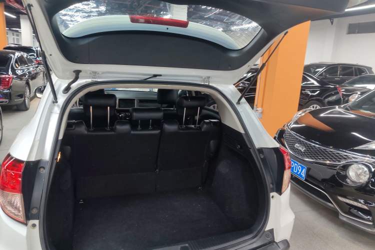 Used Honda Vezel 2015 1.5L CVT two-wheel drive Comfort trim Trunk