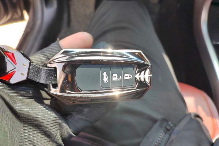 Used Honda Crider 2013 1.8L automatic luxury edition Vehicle Key