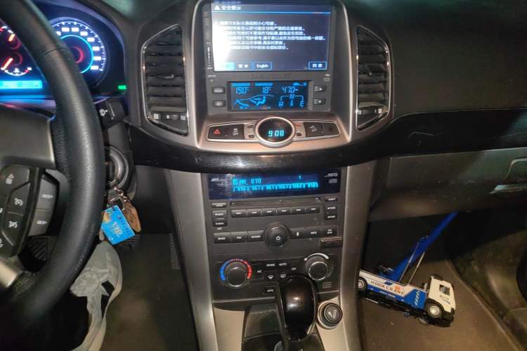 Used Chevrolet Captiva 2012 2.4L 4x4 Flagship Edition 7 Seats Audio And AC Panel