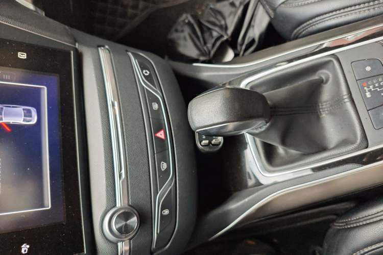 Used Peugeot 408 2015 1.2T Automatic Luxury Edition Gear Lever