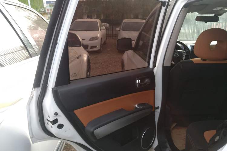 Used Dongfeng Fengdu MX6 2016 2.0L CVT Two-Wheel Drive All-Around Version
