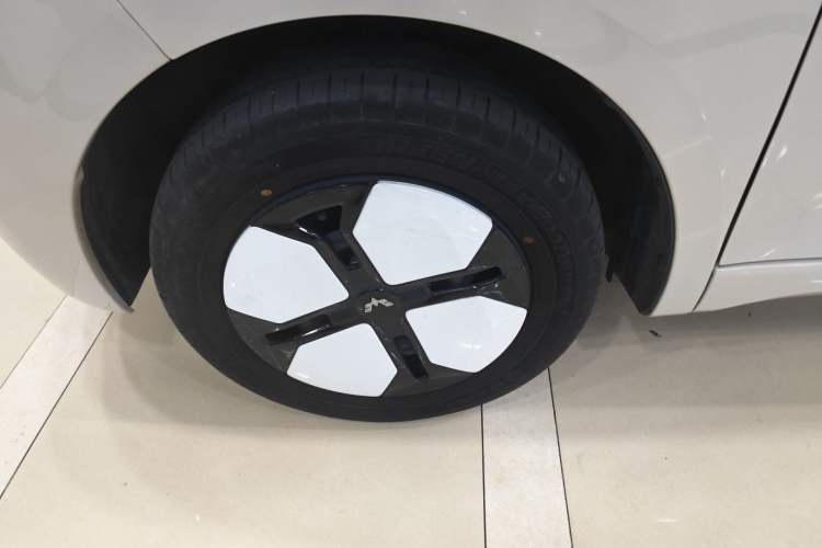 Used Wuling Hongguang MINIEV 2024 3rd Generation 215km Advanced Version Exterior 4