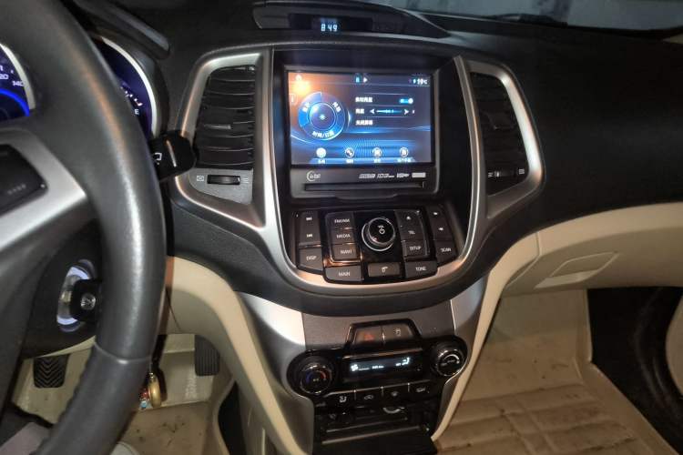 Used CHANGAN Eado 2015 1.6L Manual Luxury Model China IV Standard Audio And AC Panel