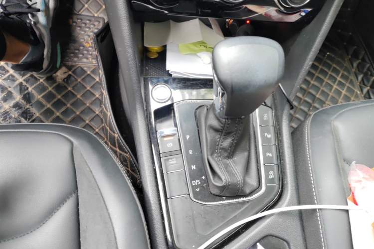 Used Volkswagen Tiguan L 2020 330TSI Automatic Two-Wheel Drive Smart Luxury Edition China VI Standard
