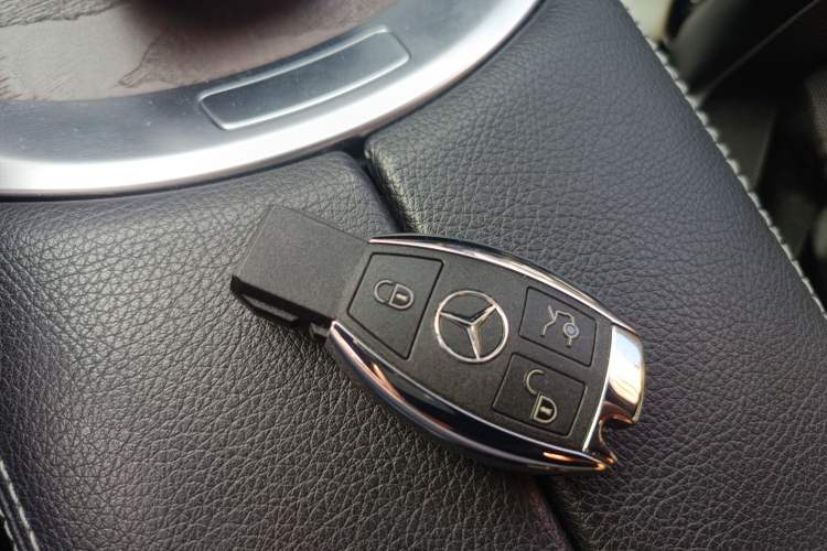 Used Mercedes-Benz GLC 2016 GLC 300 4MATIC Dynamic Model Vehicle Key