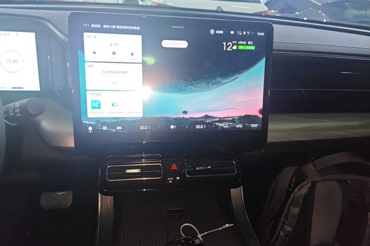 Used GAC Trumpchi GS8 2025 Linghang Series 2.0 TGDI Four-Wheel-Drive Luxury Edition 5 Seats Audio And AC Panel