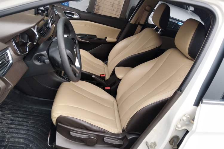 Used Baojun 310W 2017 1.5L Manual Fashion Model China V
