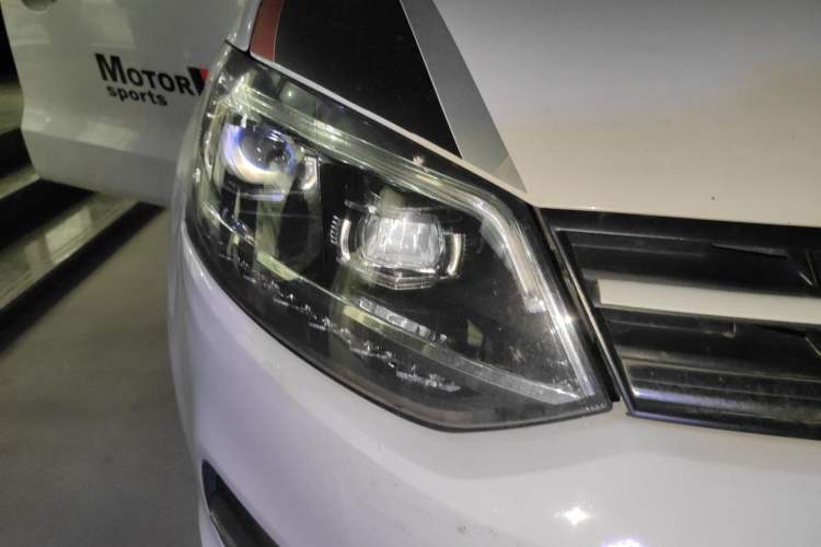 Used Volkswagen Polo 2016 1.4L Automatic Trendy Model Right Front Headlight