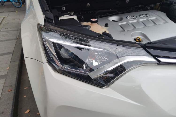 Used Toyota RAV4 2019 2.0L CVT Two-Wheel Drive Pioneer Edition China V Standard
