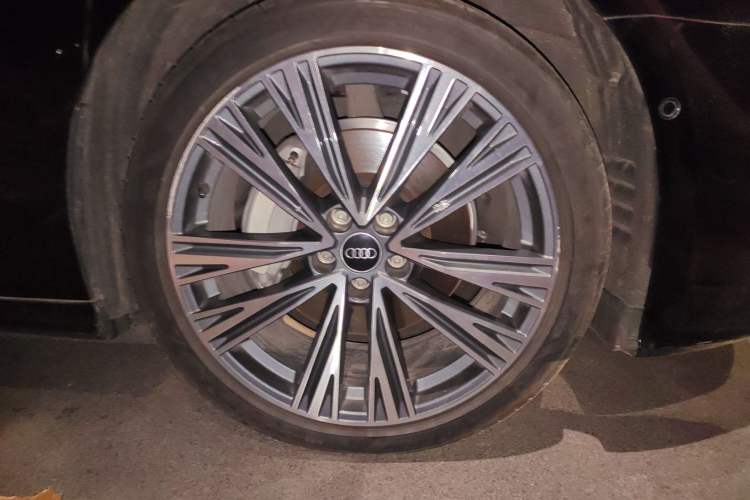 Used Audi A6L 2025 Restyled 45 TFSI quattro Prestige Dynamic Edition Right Front Wheel Hub