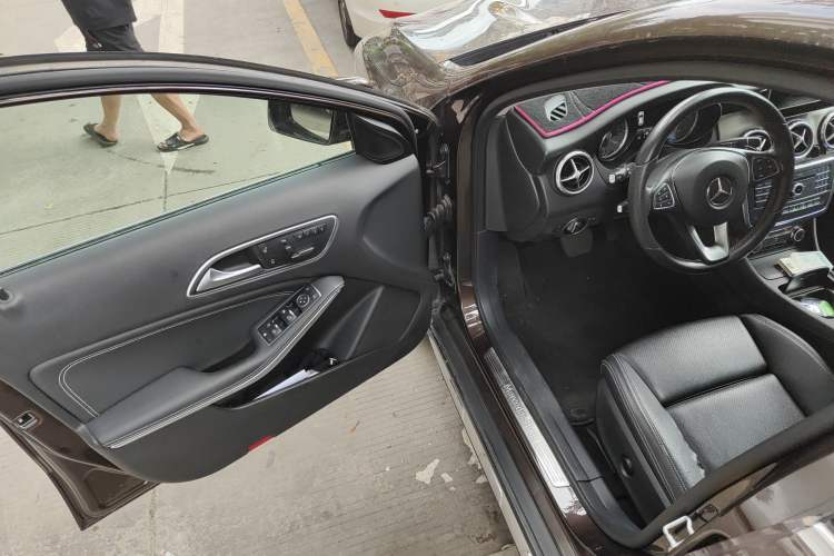 Used Mercedes-Benz GLA 2016 GLA 200 Sport Edition Driver Seat