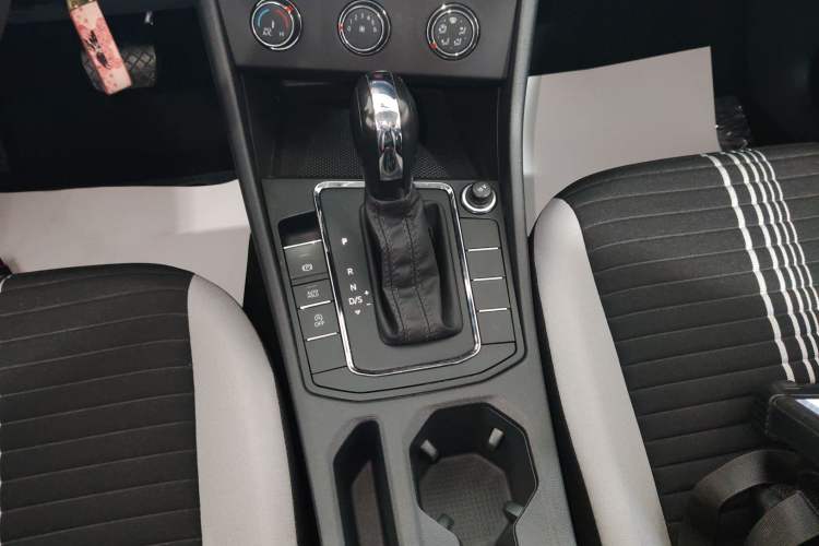 Used Volkswagen Bora 2023 1.5L Automatic Changer Limited Edition Gear Lever