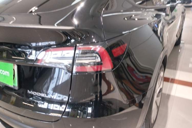 Used Tesla Model Y 2023 Long-Range All-Wheel-Drive Version