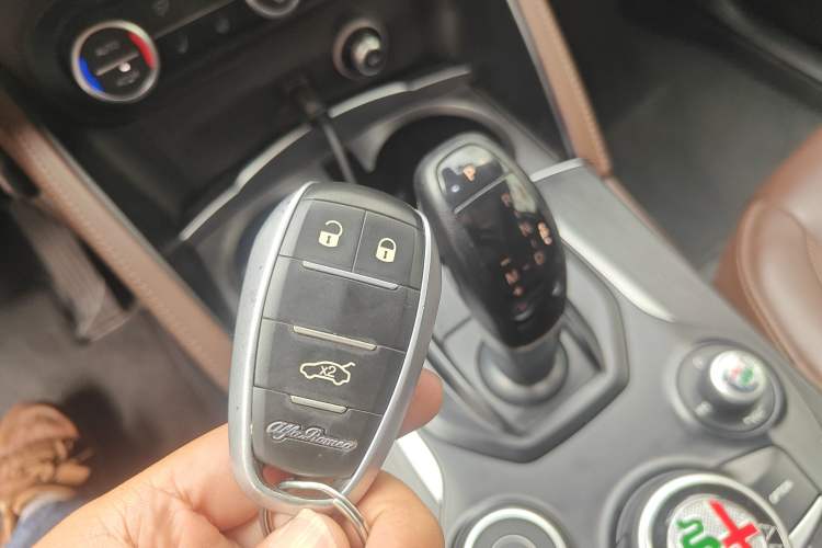 Used Alfa Romeo Stelvio 2017 2.0T 280HP Luxury Edition Vehicle Key