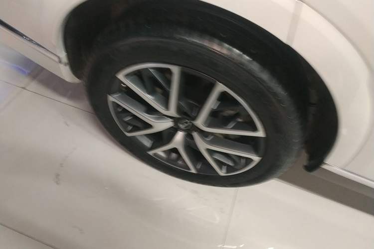 Used GAC Trumpchi GS8 2022 Dual-Engine Series 2.0TM Four-Wheel Drive Prestige Edition (6 Seats) Right Rear Wheel Hub