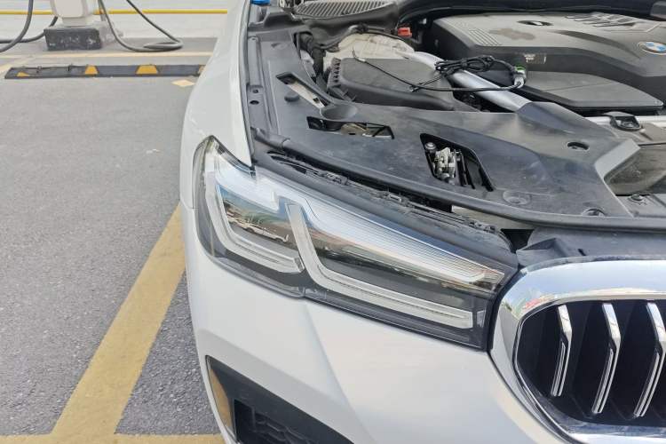 Used BMW 5 Series 2021 Facelifted 530Li Leading Edition M Sport Package Right Front Headlight