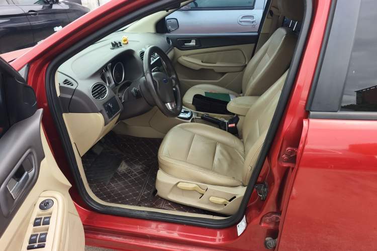 Used Ford Focus 2013 Hatchback Classic 1.8L Automatic Fashion Edition