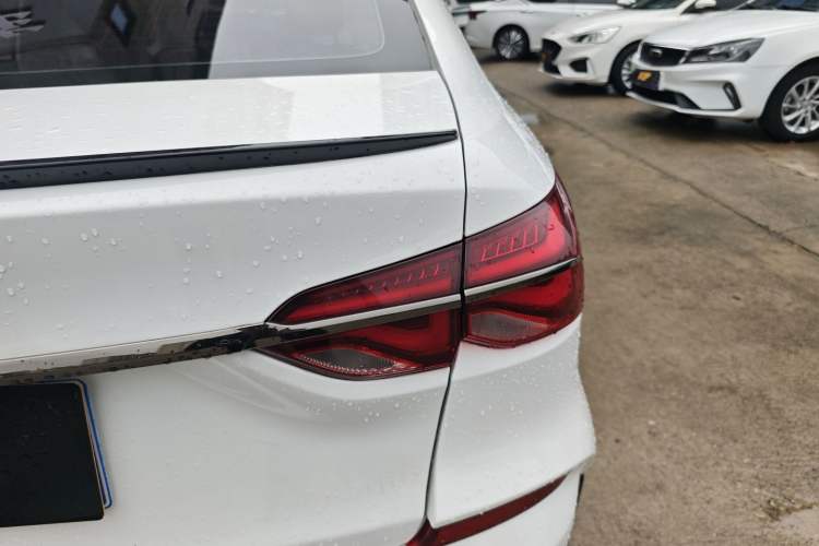 Used Chevrolet Monza 2020 Light Hybrid RS 330T Automatic Comfort Edition Right Rear Taillight