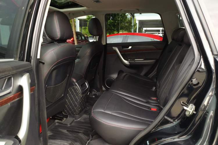 Used Haval H6 2015 Revised Version Sport Edition 1.5T Manual Transmission Two-Wheel Drive Elite Grade
