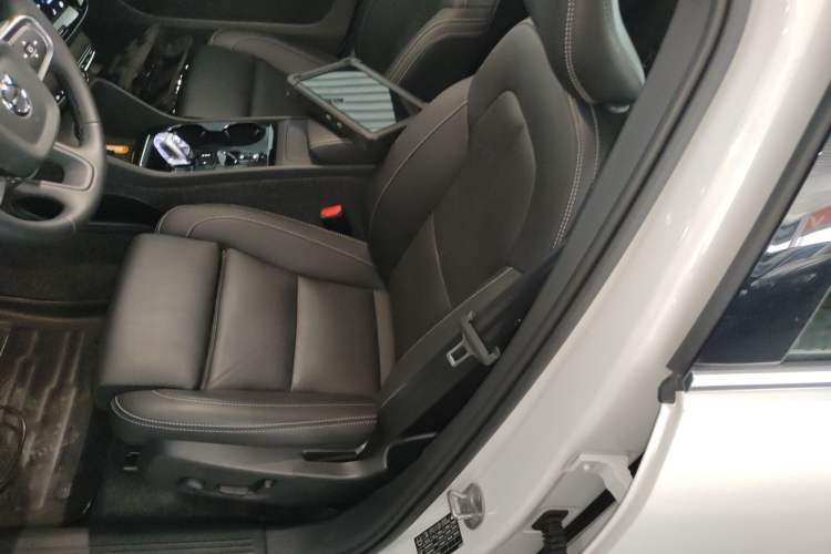 Used Volvo XC40 2024 B4 4x4 Smart Luxury Edition
