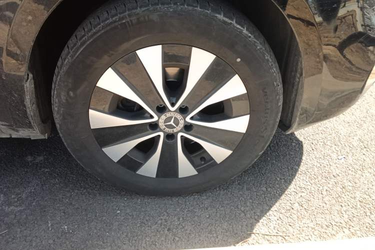 Used Mercedes-Benz Vito 2023 2.0T Business Version 7 Seats Right Front Wheel Hub