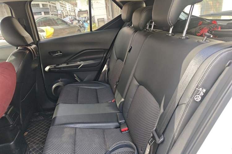 Used Nissan Kicks 2019 1.5L CVT Smart Connect Deluxe Edition