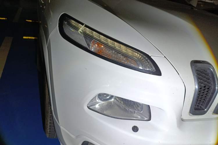 Used Jeep Cherokee 2017 2.4L Professional Smart Edition Right Front Headlight