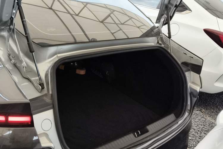 Used XPeng P7 2020 670N Trunk