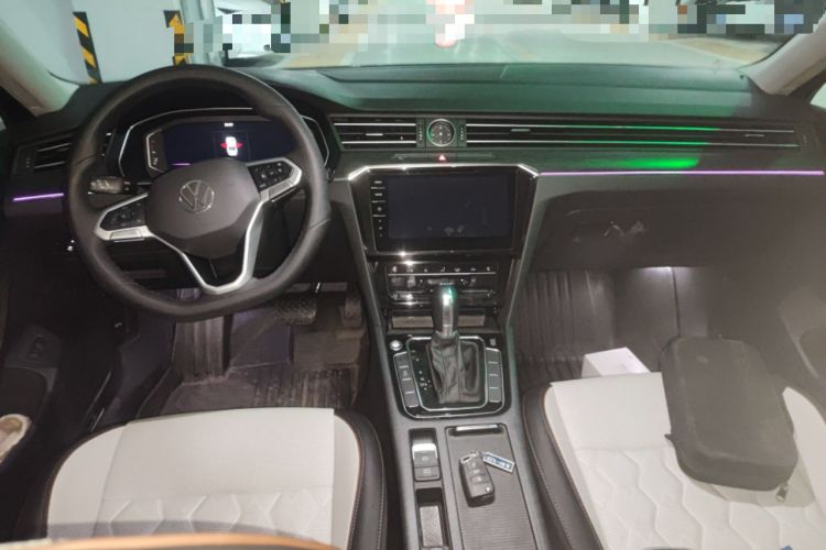 Used Volkswagen Magotan 2026 30 Million Vehicles Selected Model 380TSI DSG Luxury Edition Center Console