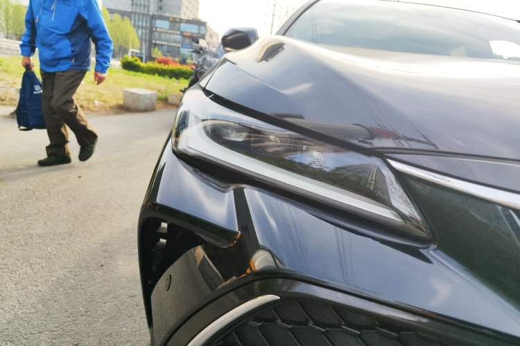 Used Toyota Avalon 2023 2.5L Luxury Edition Right Front Headlight