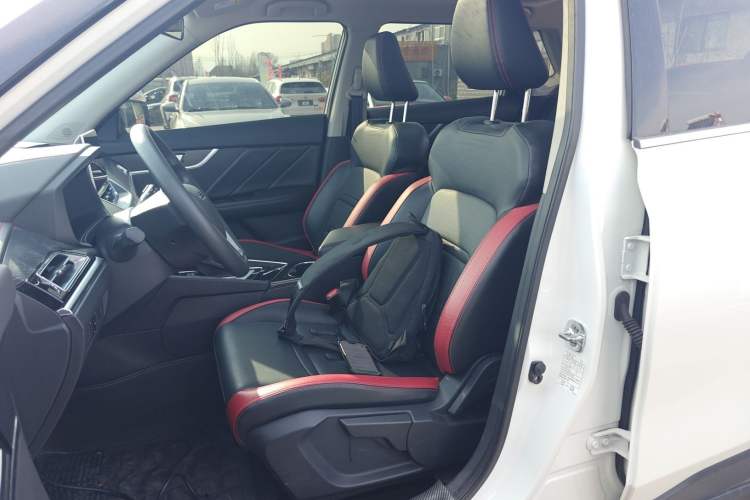 Used Venucia T60 2020 1.6L CVT Smart Drive Version China VI Standard Left Front Seat