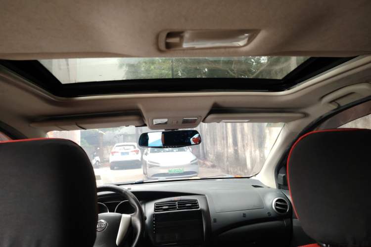 Used Nissan Livina 2013 1.6XL Manual Luxury Edition Headliner