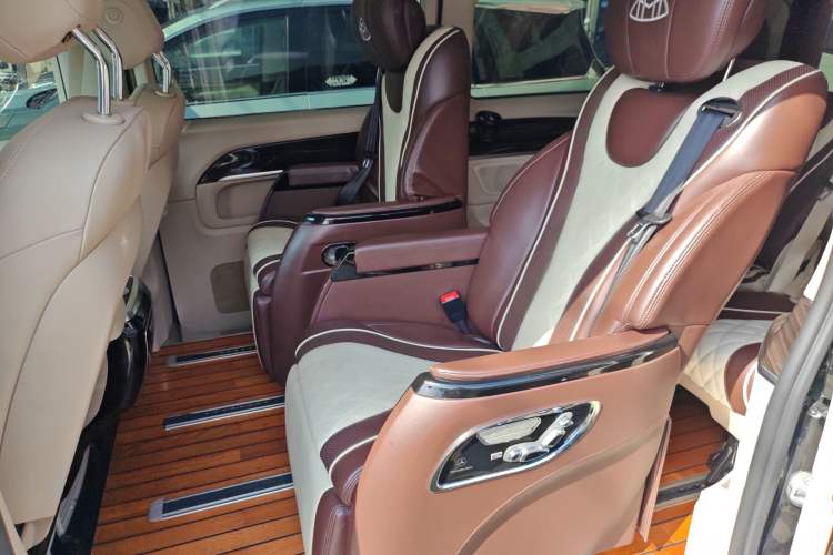 Used Mercedes-Benz V-Class 2018 V 260 Avantgarde Edition China VI Left Rear Seat