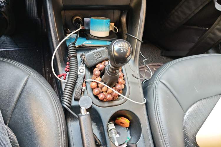 Used Hyundai ix35 2012 2.0L Manual Two-Wheel Drive New Edition GL Gear Lever