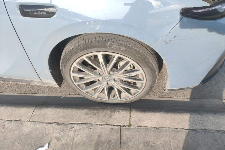 Used Leapmotor B01 2025 650 Enjoyment Edition Right Front Wheel Hub