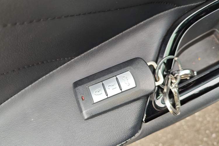 Used Mitsubishi Outlander 2019 2.4L 4x4 Zhi Xiang Edition 5 Seats China V Emission Standard
