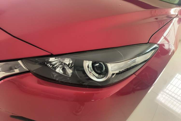 Used Mazda 3 Axela 2017 Sedan 1.5L Automatic Comfort Model China VI Standard Left Front Headlight