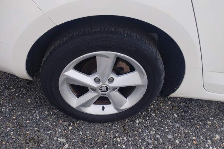 Used Skoda Octavia 2015 1.6L Manual Yijun Edition Right Rear Wheel Hub