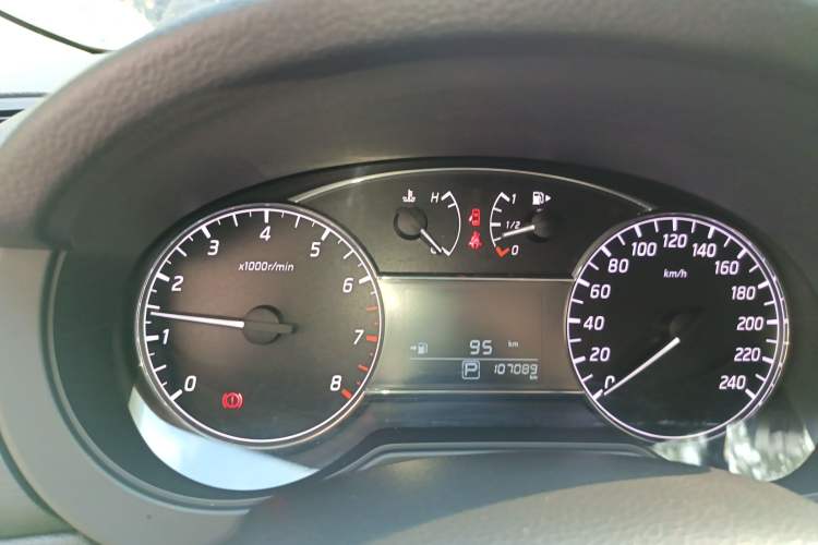 Used Nissan Tiida 2016 1.6L CVT Cool Dynamic Edition
