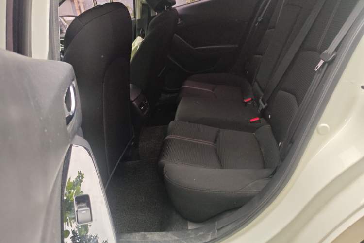 Used Mazda 3 Axela 2017 Sedan 1.5L Automatic Luxury Model China VI Standard
