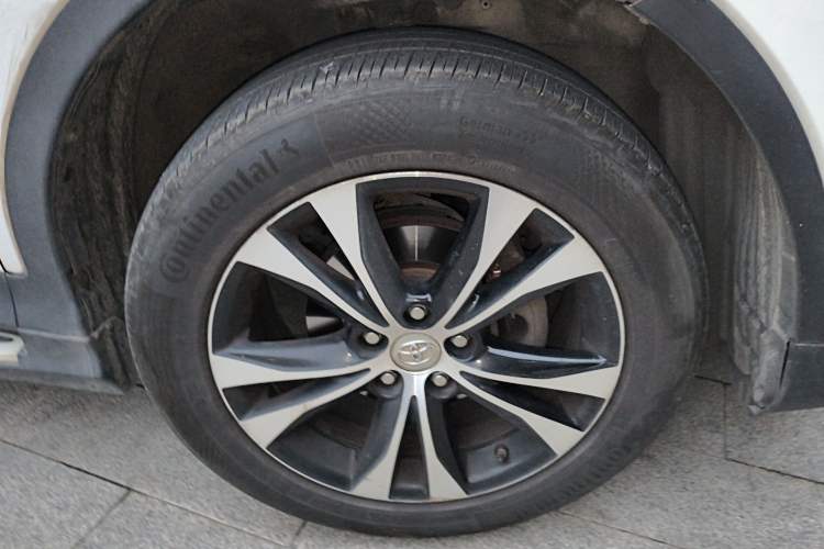 Used Toyota RAV4 2013 2.5L Automatic 4x4 Luxury Edition Right Front Wheel Hub